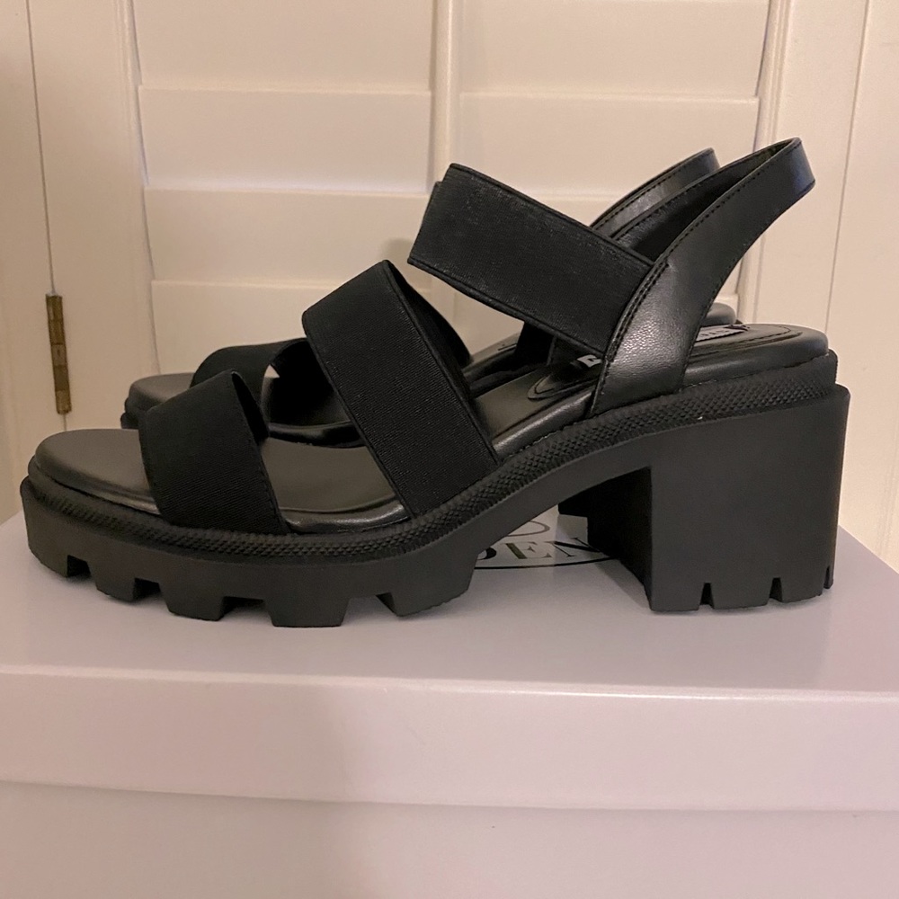 BNWT Steve Madden Jennica block heel sandal